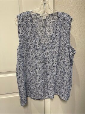Fever Sleeveless Blue Paisley Blouse Like New
